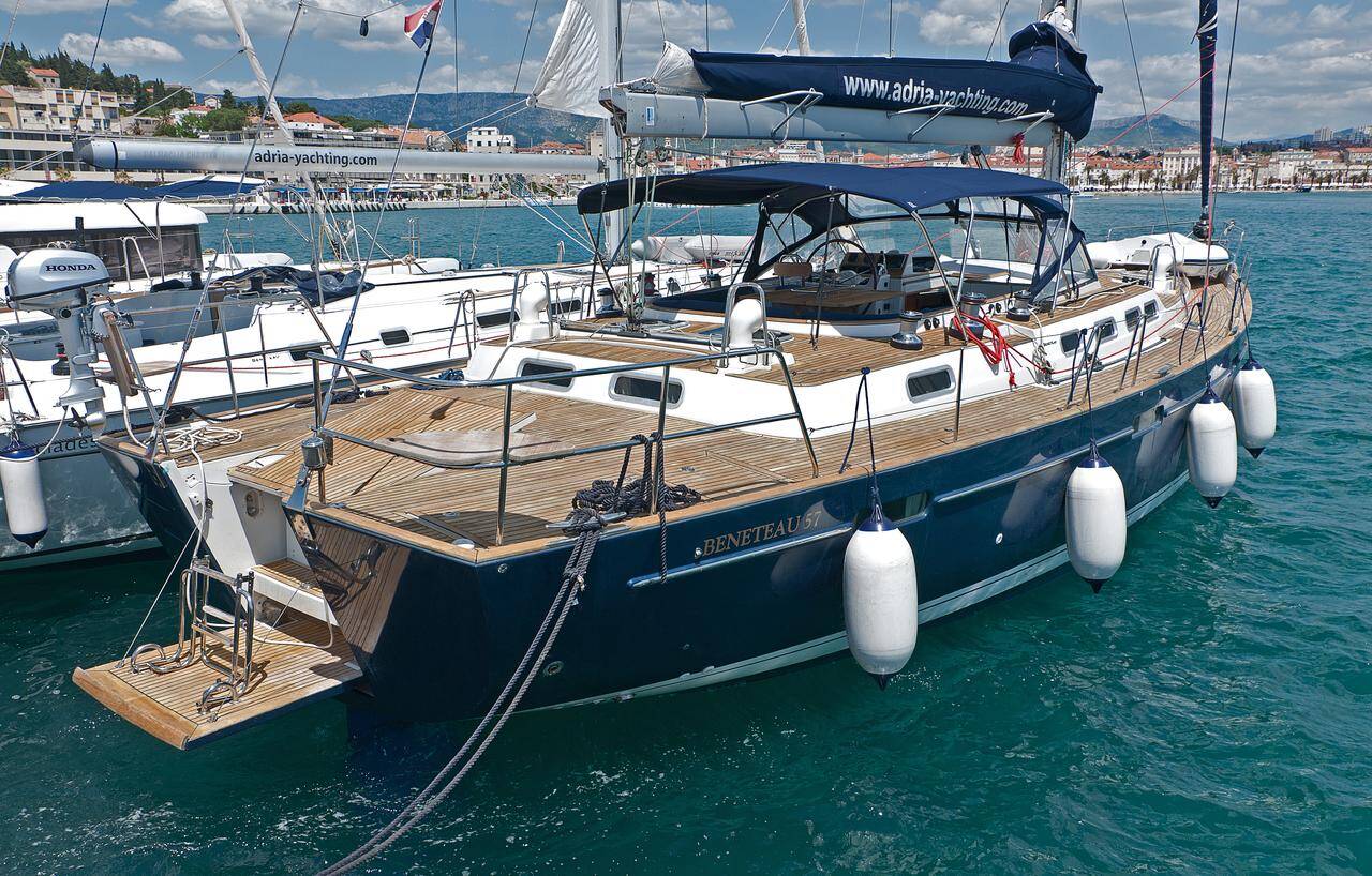 Yachtcharter Beneteau57 Tajna
