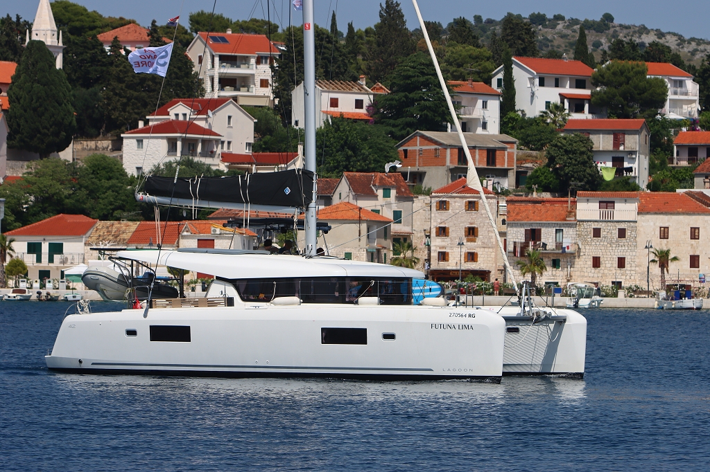 Yachtcharter Lagoon42 Futuna Lima
