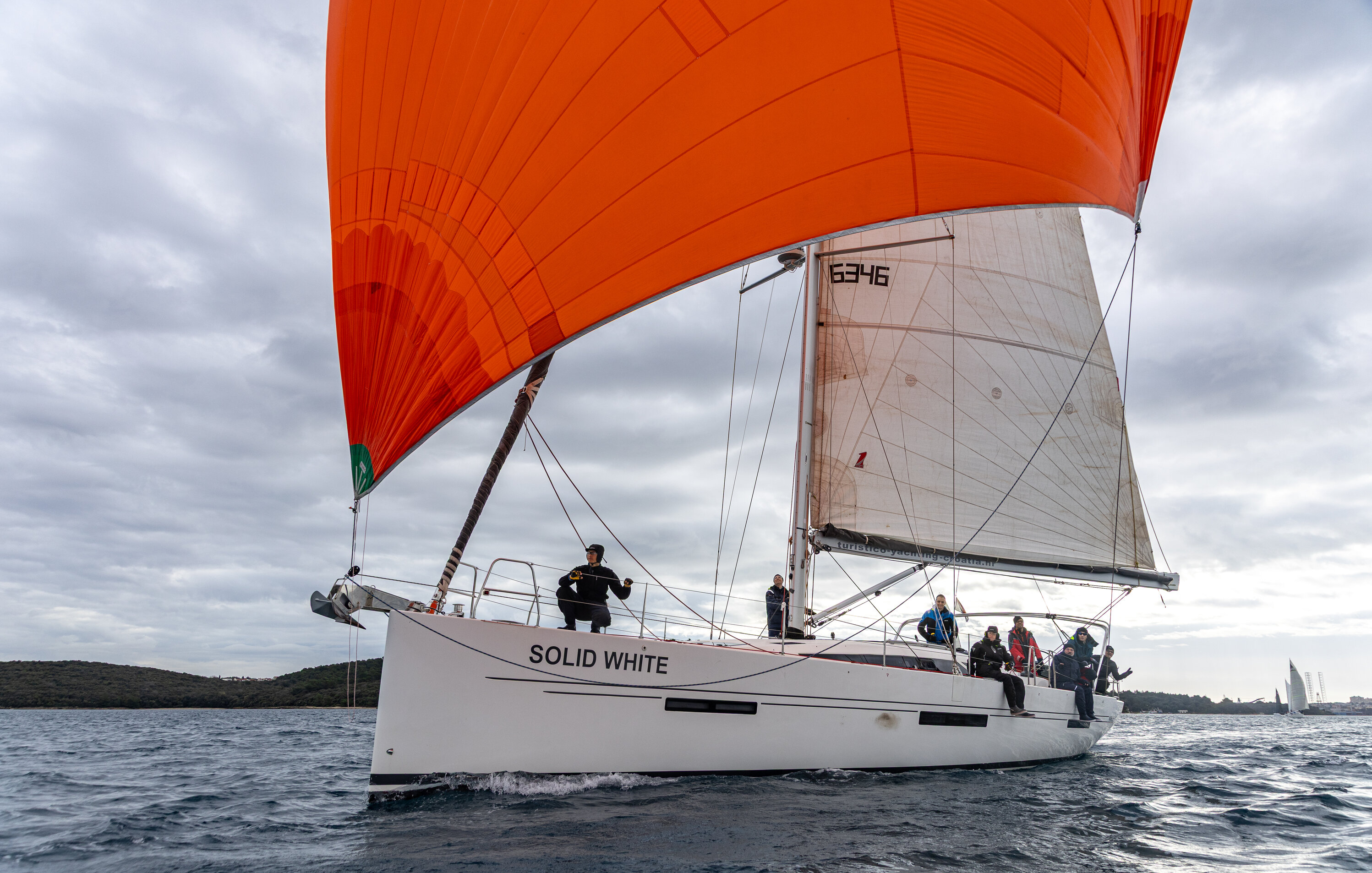 Yachtcharter More55 Solid White