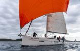 Yachtcharter More55 Solid White