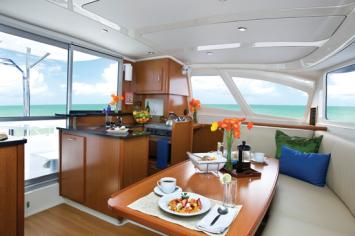 Leopard39SailingCatamaran-2 Innenansicht