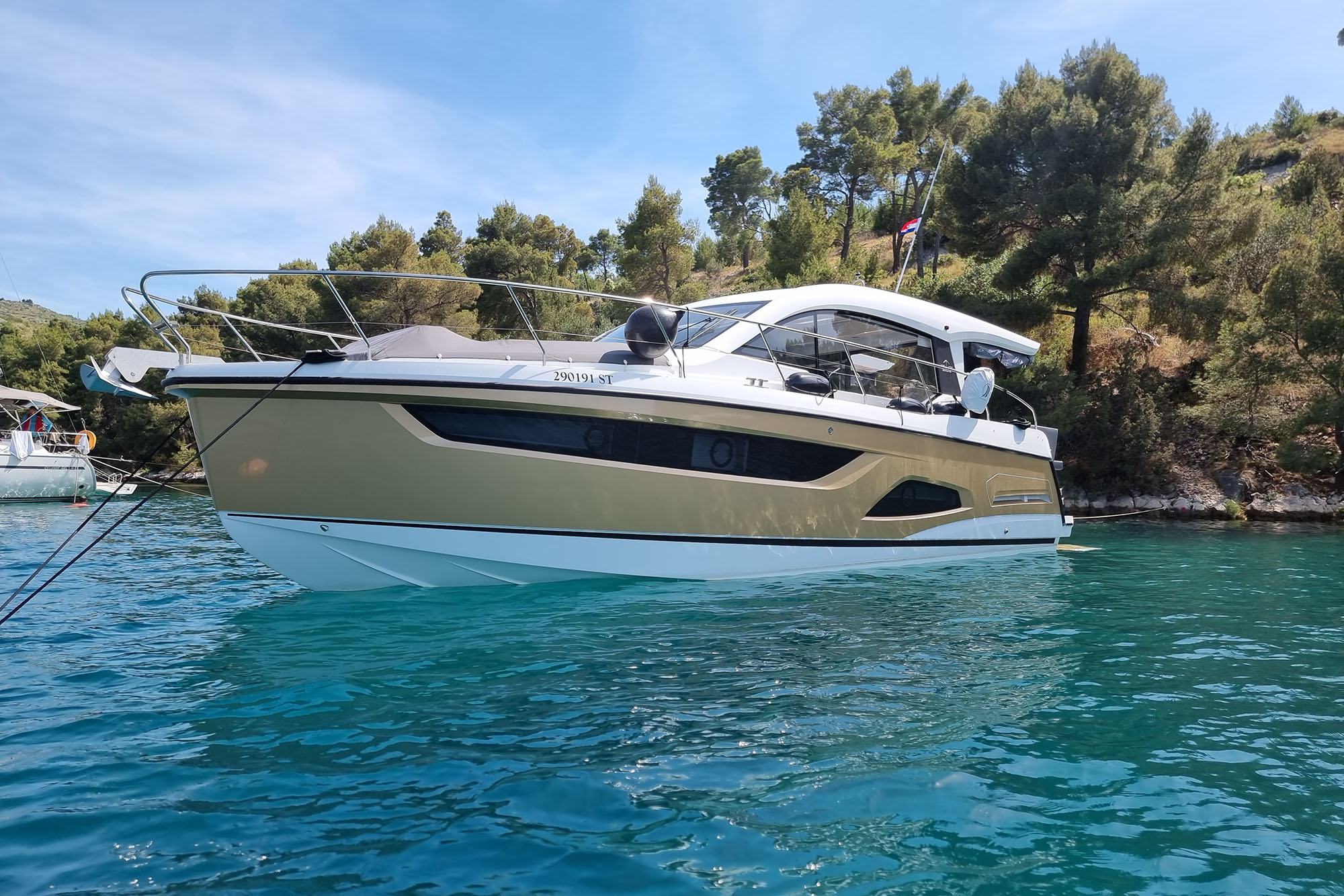Yachtcharter Sealine C390 3cab Tireless hauptansicht 1