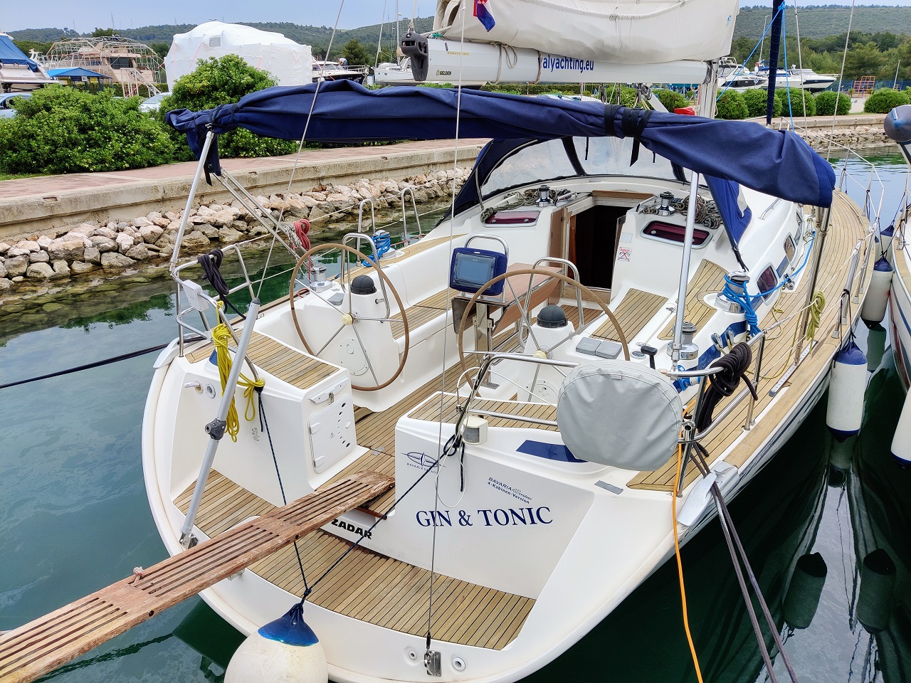 Yachtcharter Bavaria47Cruiser Gin & Tonic
