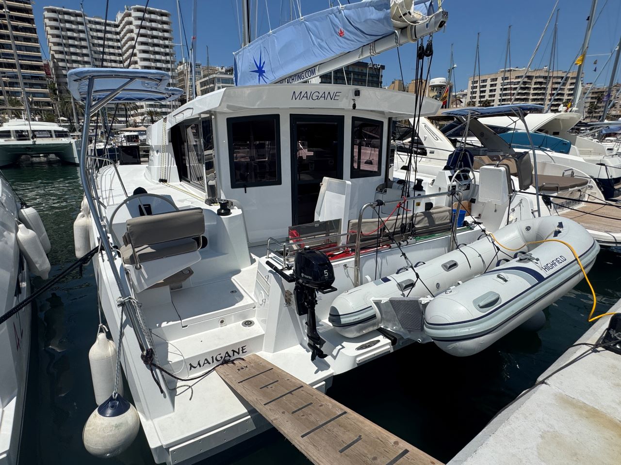 Yachtcharter BaliCatsmart 4cab Maigane 717/2025