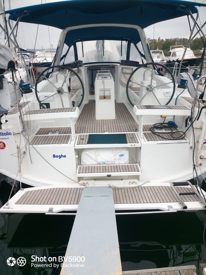 Yachtcharter Oceanis 35 1 2cab Beghe hauptansicht 1