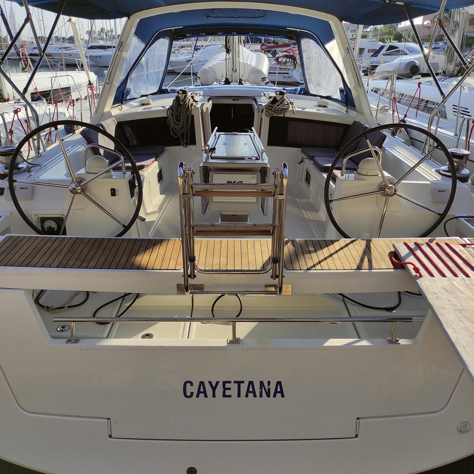 Yachtcharter Oceanis48 4cab Cayetana