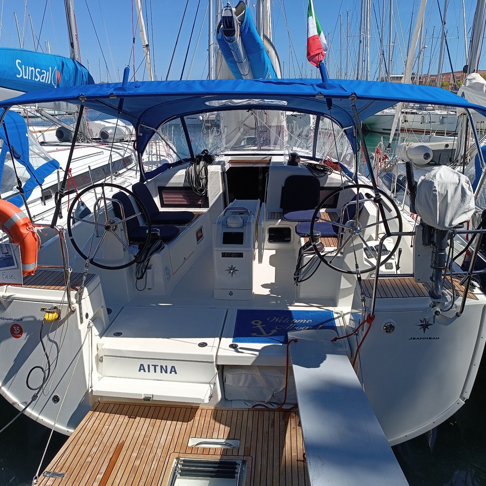 Yachtcharter SunOdyssey440 Aitna