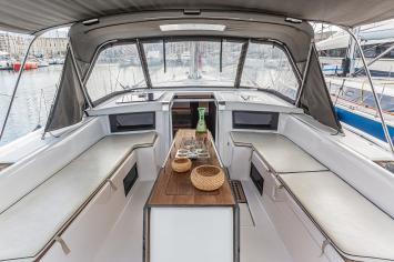 Dufour530-51cab-3 Innenansicht