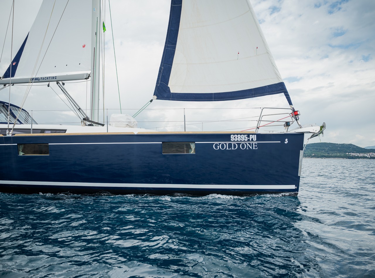Yachtcharter Oceanis48 4cab Gold One