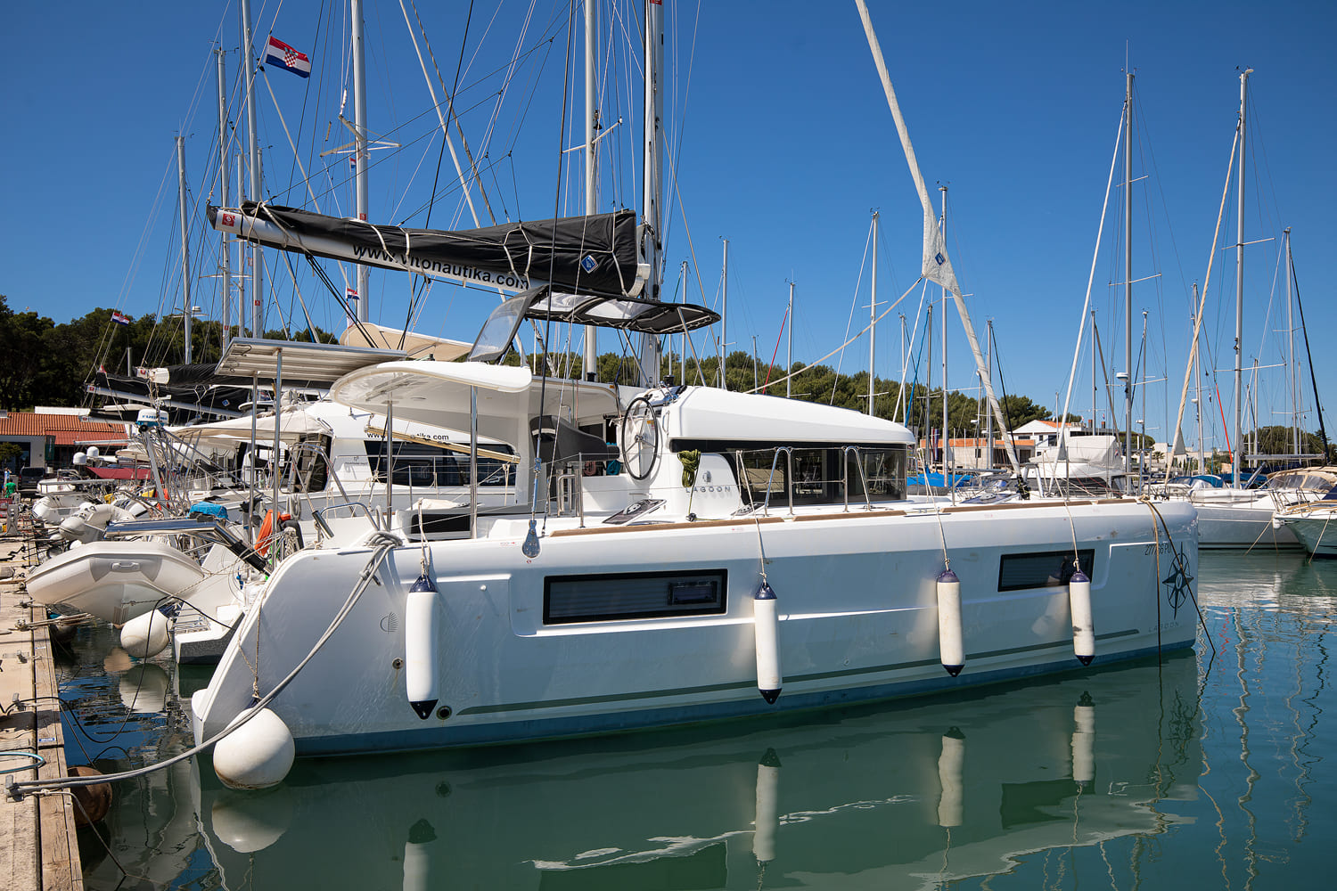 Yachtcharter Lagoon40 Yolo