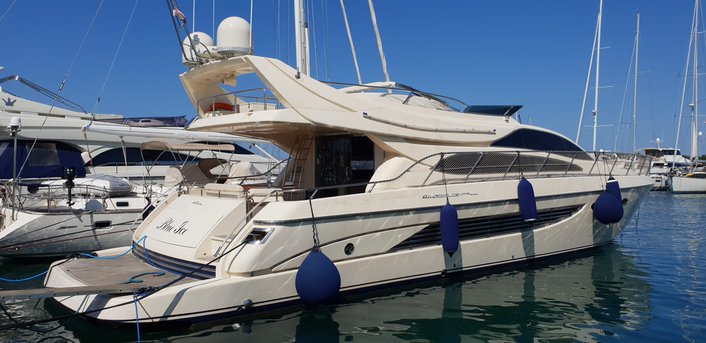 Yachtcharter RivaDolcevita70Super 31cab Dolce Vita