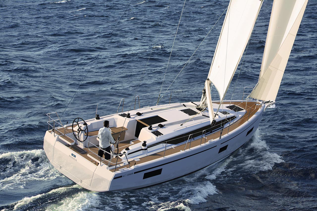 Yachtcharter BavariaC38 Black Pearl