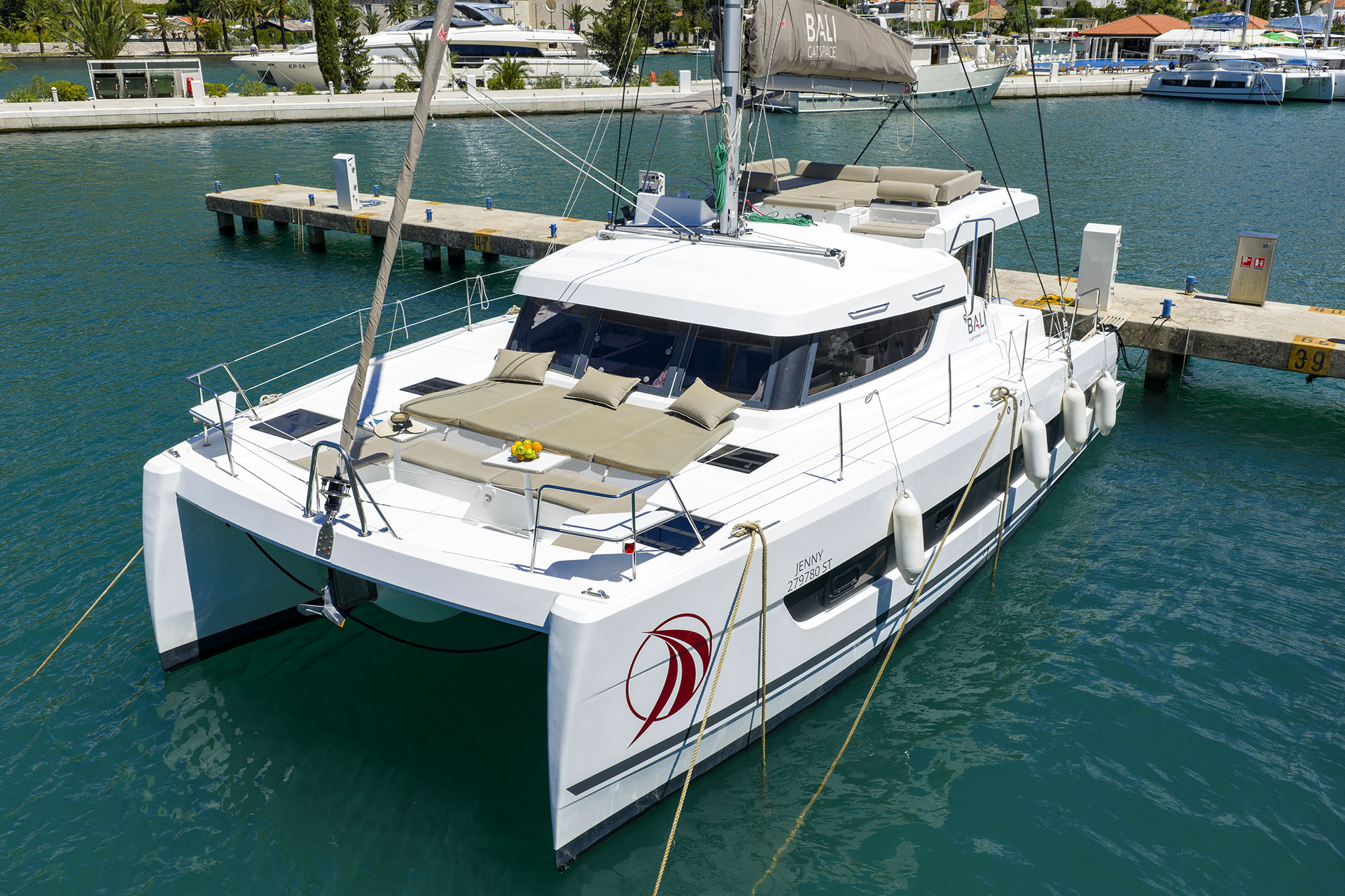 Yachtcharter Bali Catspace Jenny hauptansicht 1
