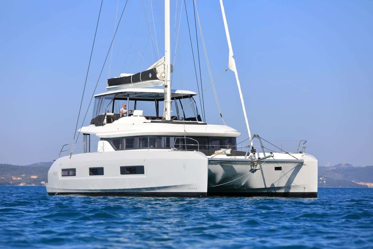 Yachtcharter Lagoon55 42cab Champagne