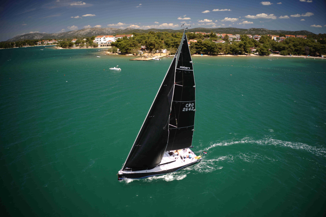 Yachtcharter ElanE4 Raptor