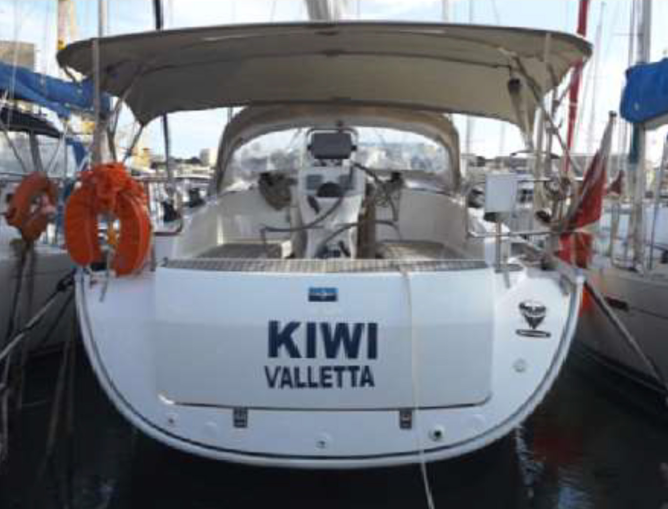 Yachtcharter BavariaCruiser36 Kiwi
