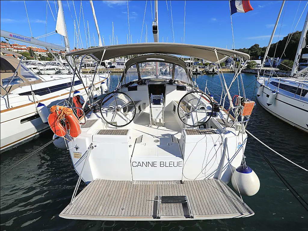 Yachtcharter SunOdyssey449 Canne Bleue