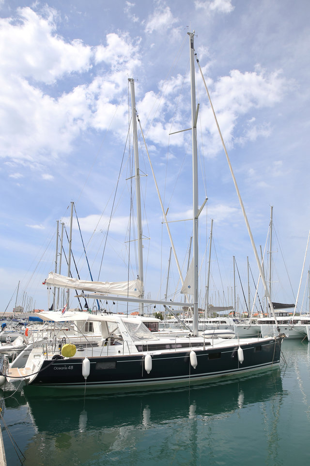 Yachtcharter Oceanis48 5Cab San Clemente
