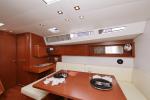 Yachtcharter Oceanis48 5Cab San Clemente 11