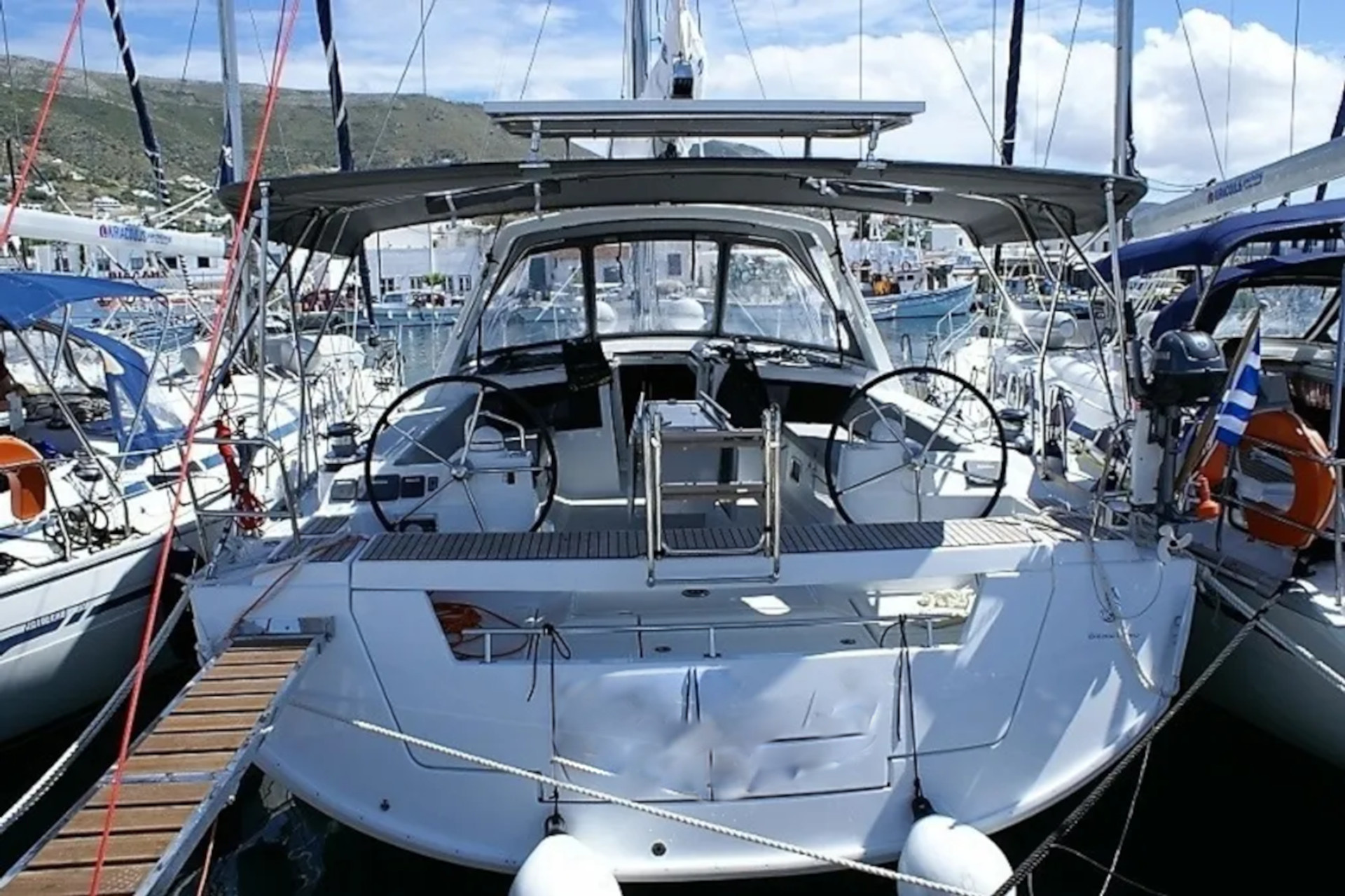 Yachtcharter Oceanis48 5Cab Navira