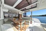 Yachtcharter Bali Catspace Rolling Stone aussenansicht 19