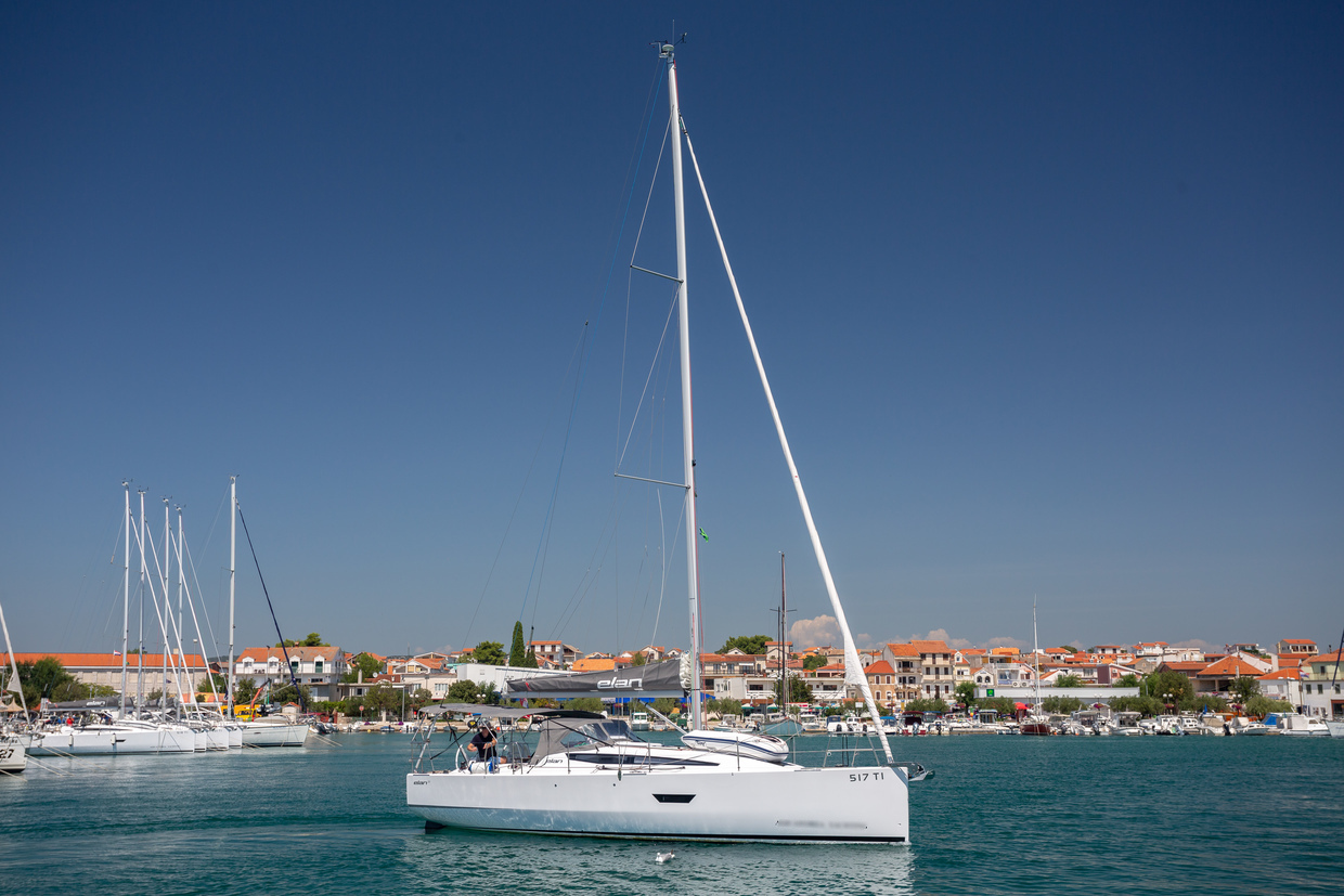 Yachtcharter ElanE4 London