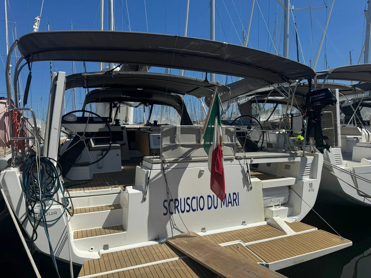 Yachtcharter Dufour470 Scruscio du Mari