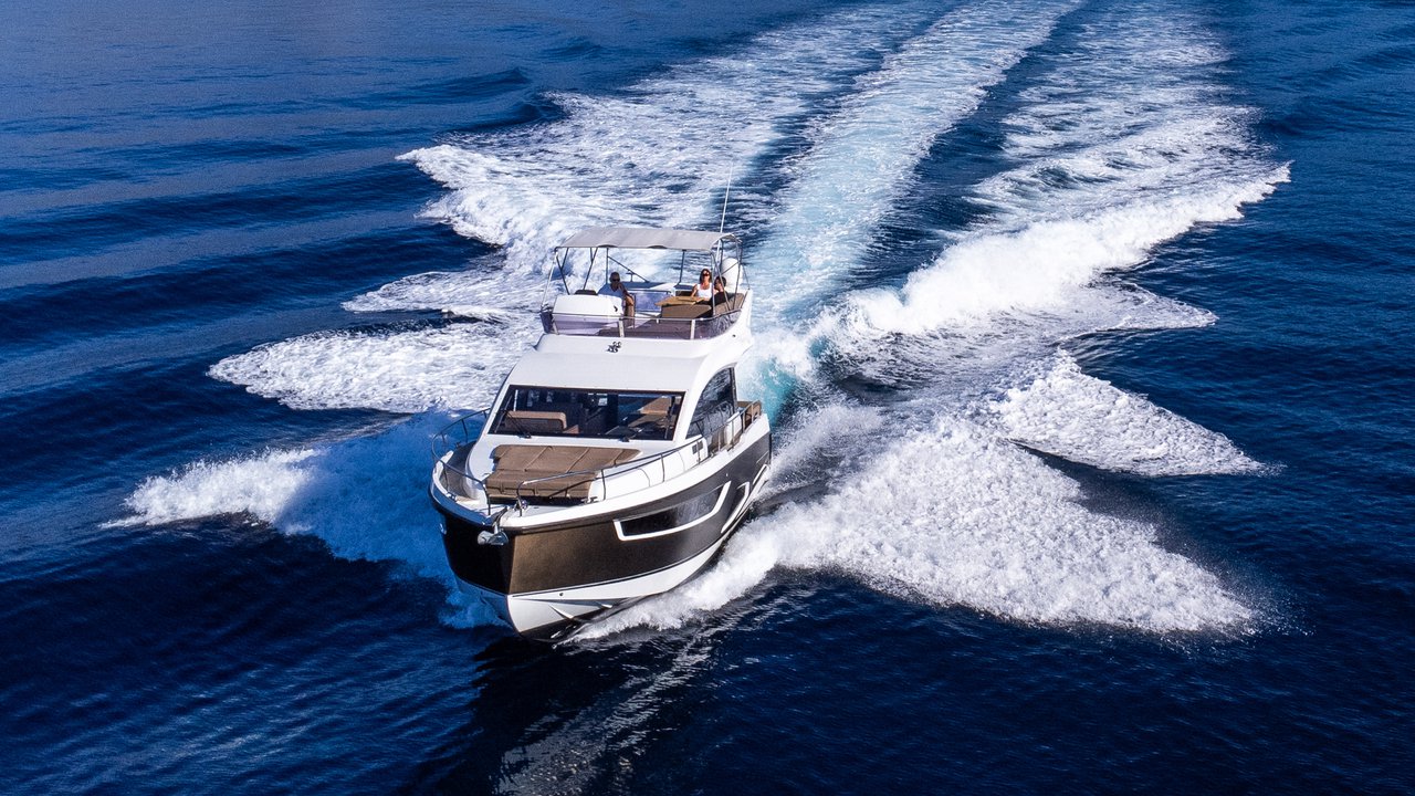 Yachtcharter SealineF430 Lomar