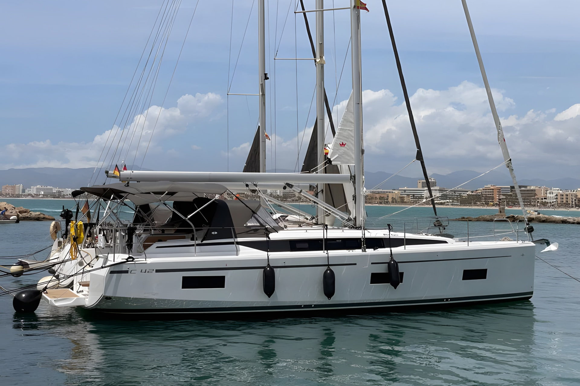 Yachtcharter BavariaC42 Blue Eyes