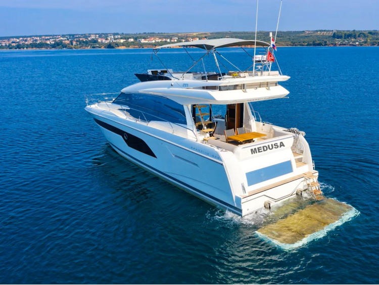 Yachtcharter Prestige520 Medusa