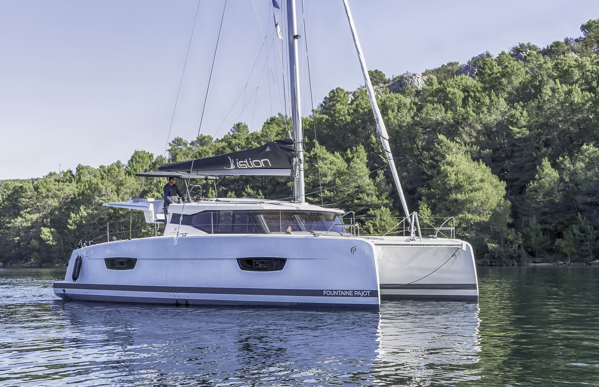 Yachtcharter Isla40 First Step