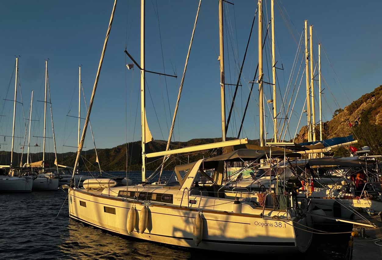 Yachtcharter Oceanis38 Ida