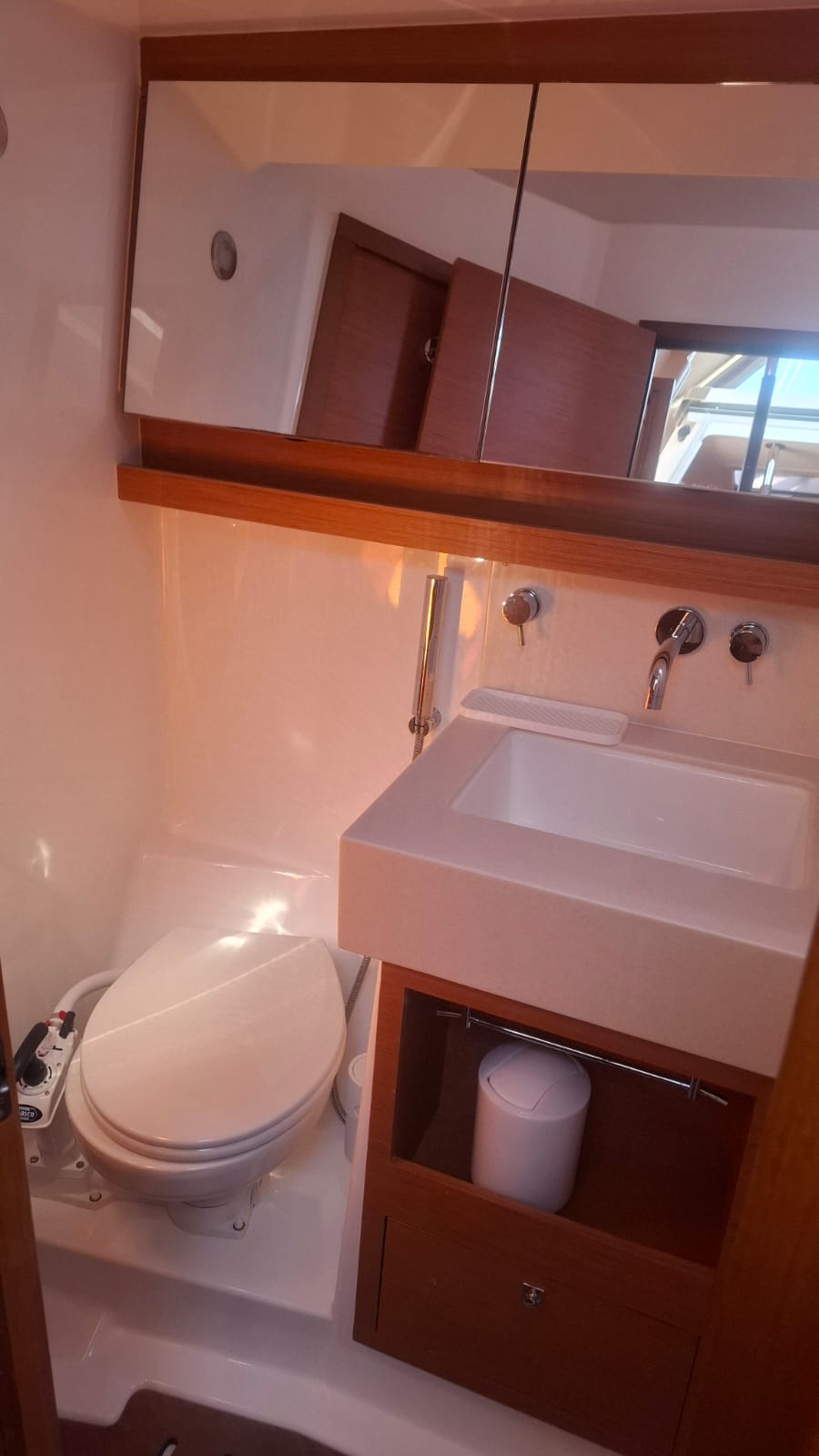 Yachtcharter Dufour530 51cab Atua 1