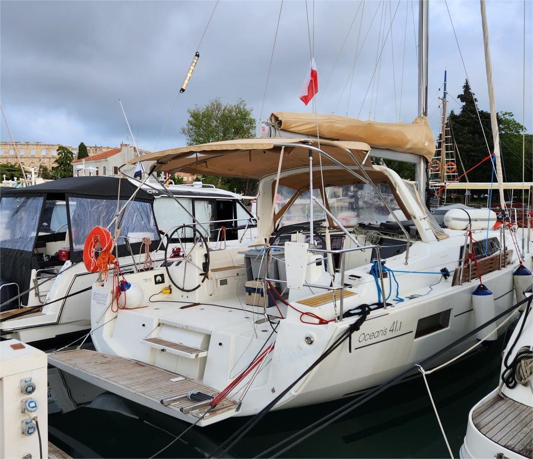 Yachtcharter Oceanis41 Office 2
