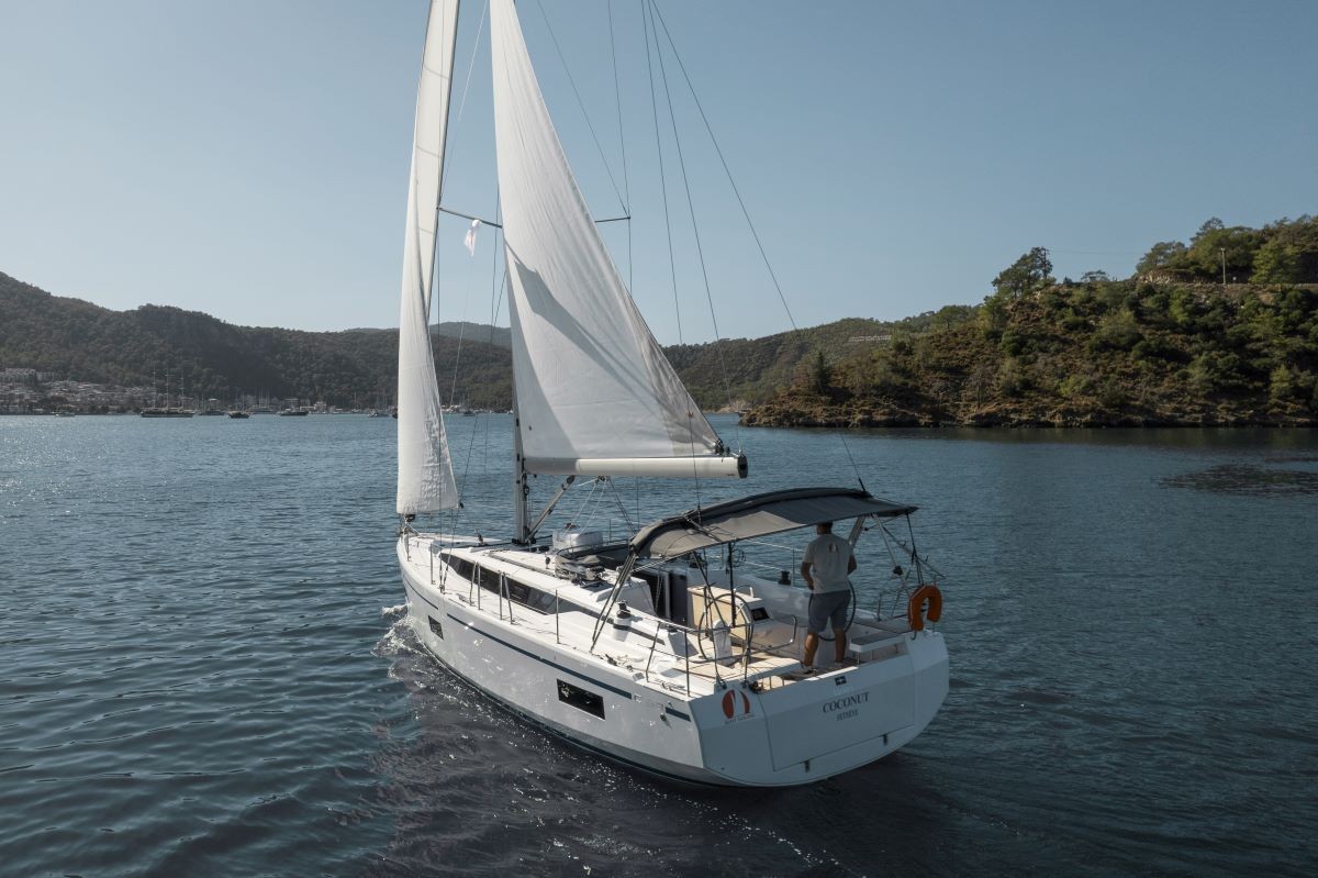 Yachtcharter BavariaC38 Coconut