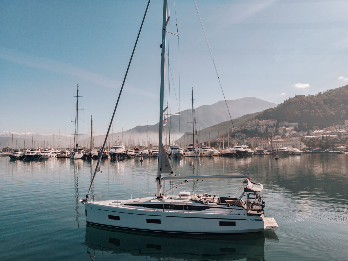 Yachtcharter BavariaC42 Aruna