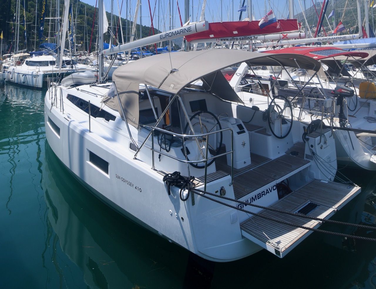 Yachtcharter Sun Odyssey 410 3cab Signum Bravo hauptansicht 1
