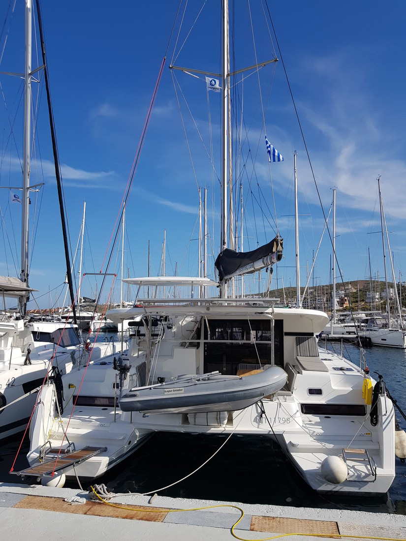 Yachtcharter Lagoon42 Chamotte