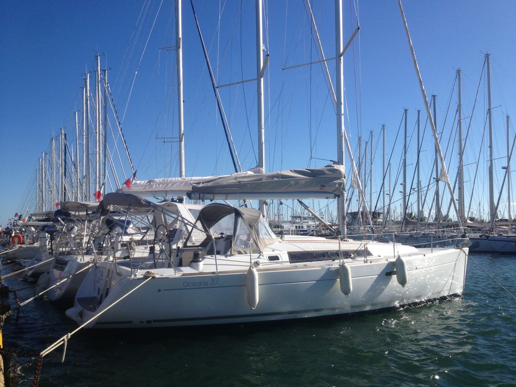 Yachtcharter Oceanis37 Beleza