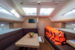 Yachtcharter Elan40Impression Mona 3
