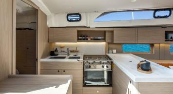 Oceanis47-4cab-9 Innenansicht