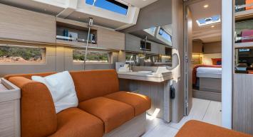 Oceanis47-4cab-10 Innenansicht
