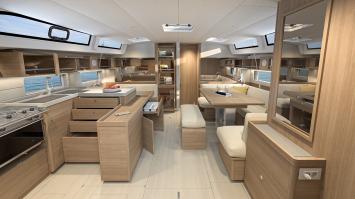 Oceanis52-6cab-10 Innenansicht