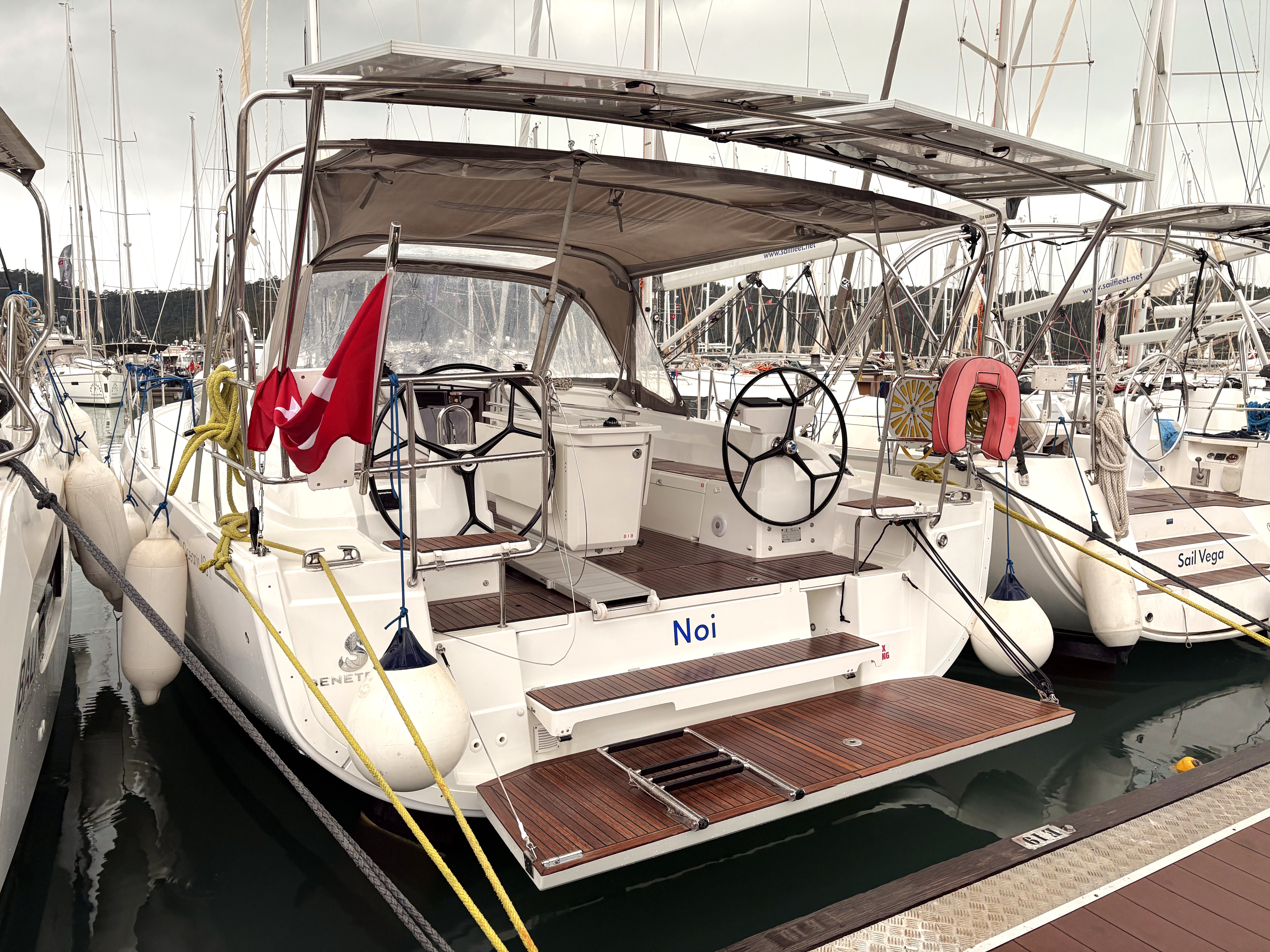 Yachtcharter Oceanis40 Noi
