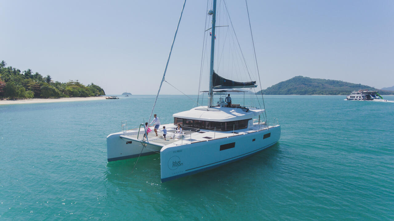 Yachtcharter Lagoon52F 52cab Blue Moon