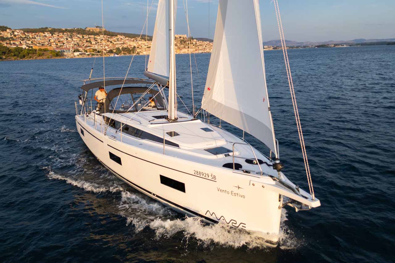 Yachtcharter Bavaria C42 Vento Estivo hauptansicht 1