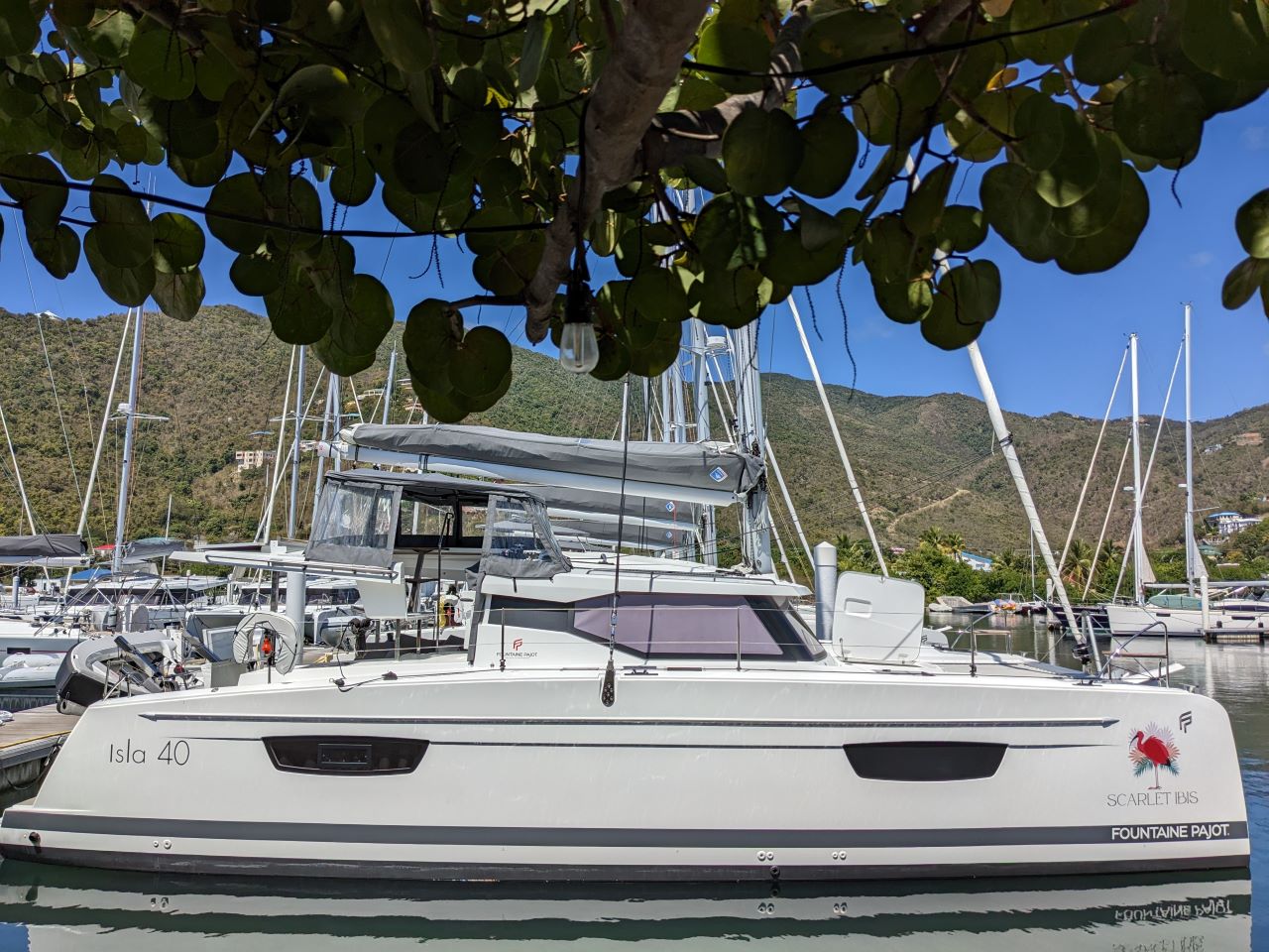 Yachtcharter Isla40 Scarlet Ibis