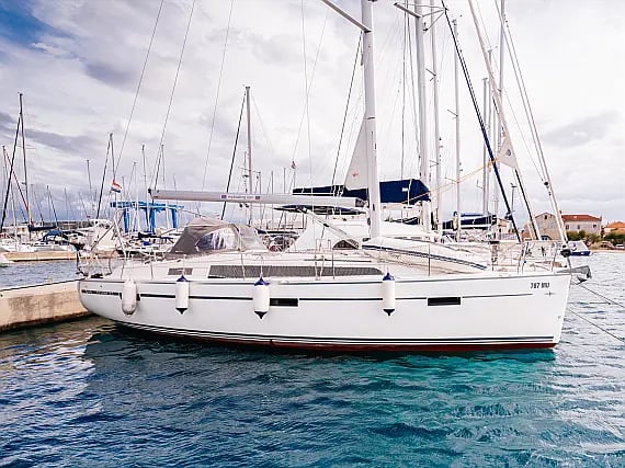 Yachtcharter BavariaCruiser37 Blue Tone