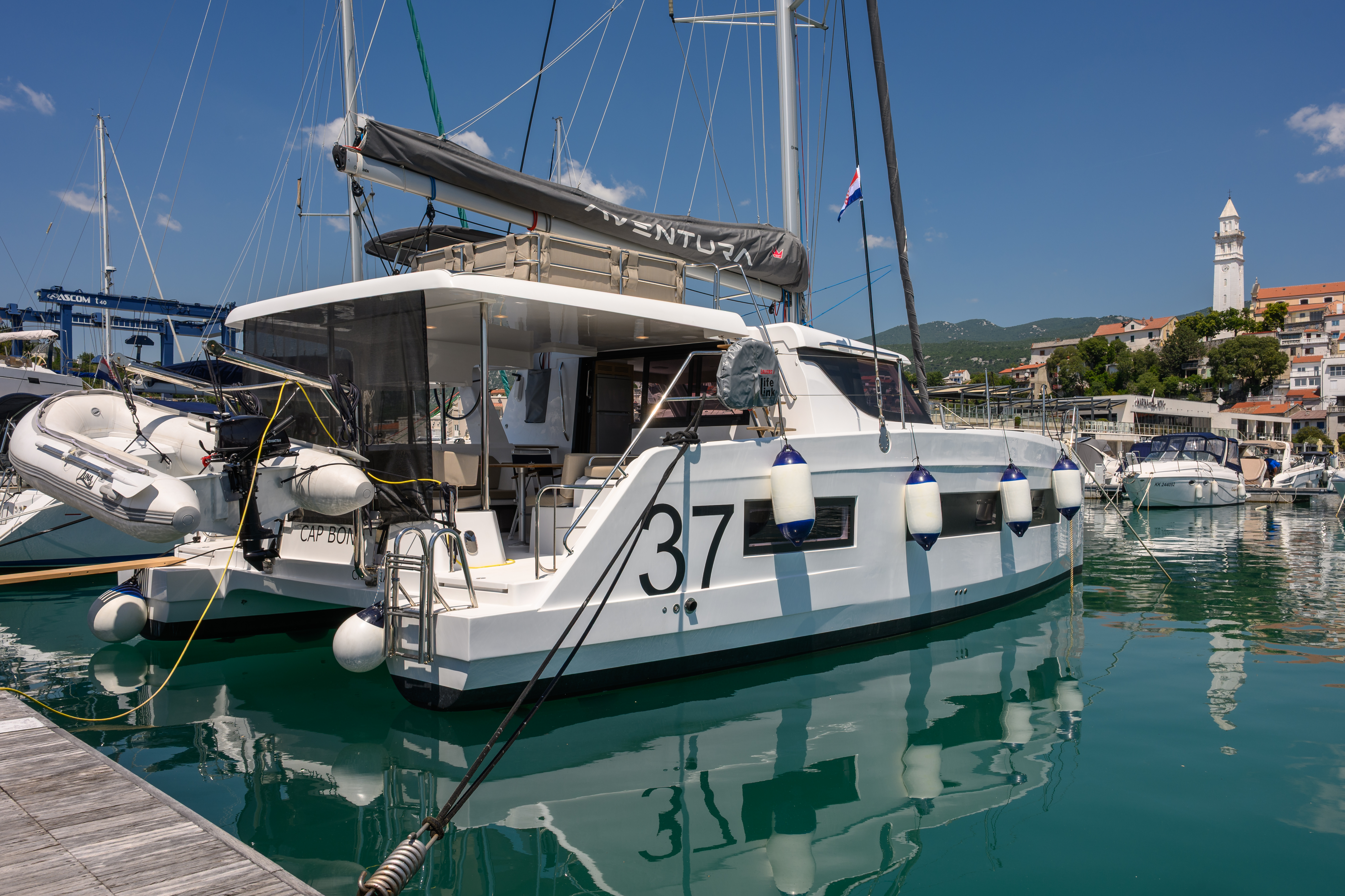 Yachtcharter Aventura37 Cap Bon 13
