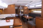 Yachtcharter SunOdyssey440 Roma 2